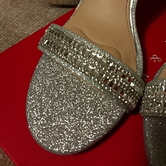 Silver Metallic Glitter Heels - Sz 9 - Picture 5 of 6
